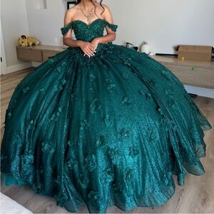 Elegant Green Quinceañera Dress